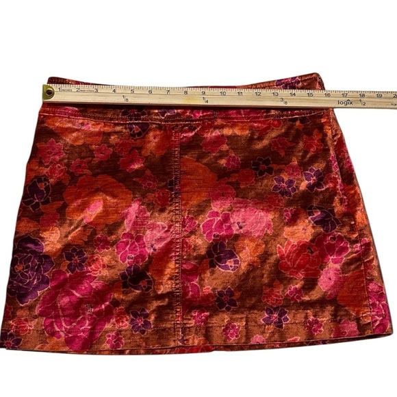 FREE PEOPLE Velvet like Floral Mini Skirt Size 12 - Picture 3 of 6